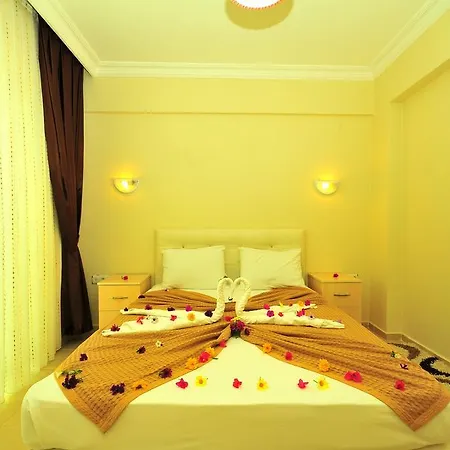 Apart Otel Club Onat Garden 3*